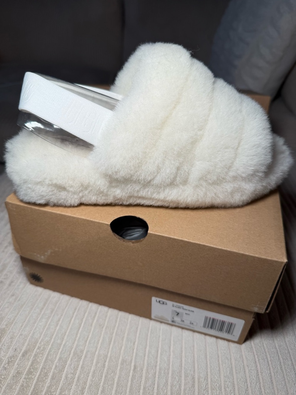 UGG White Fluff Yeah Slide Cozy Sheepskin Slides BRAND NEW - Picture 2 of 3